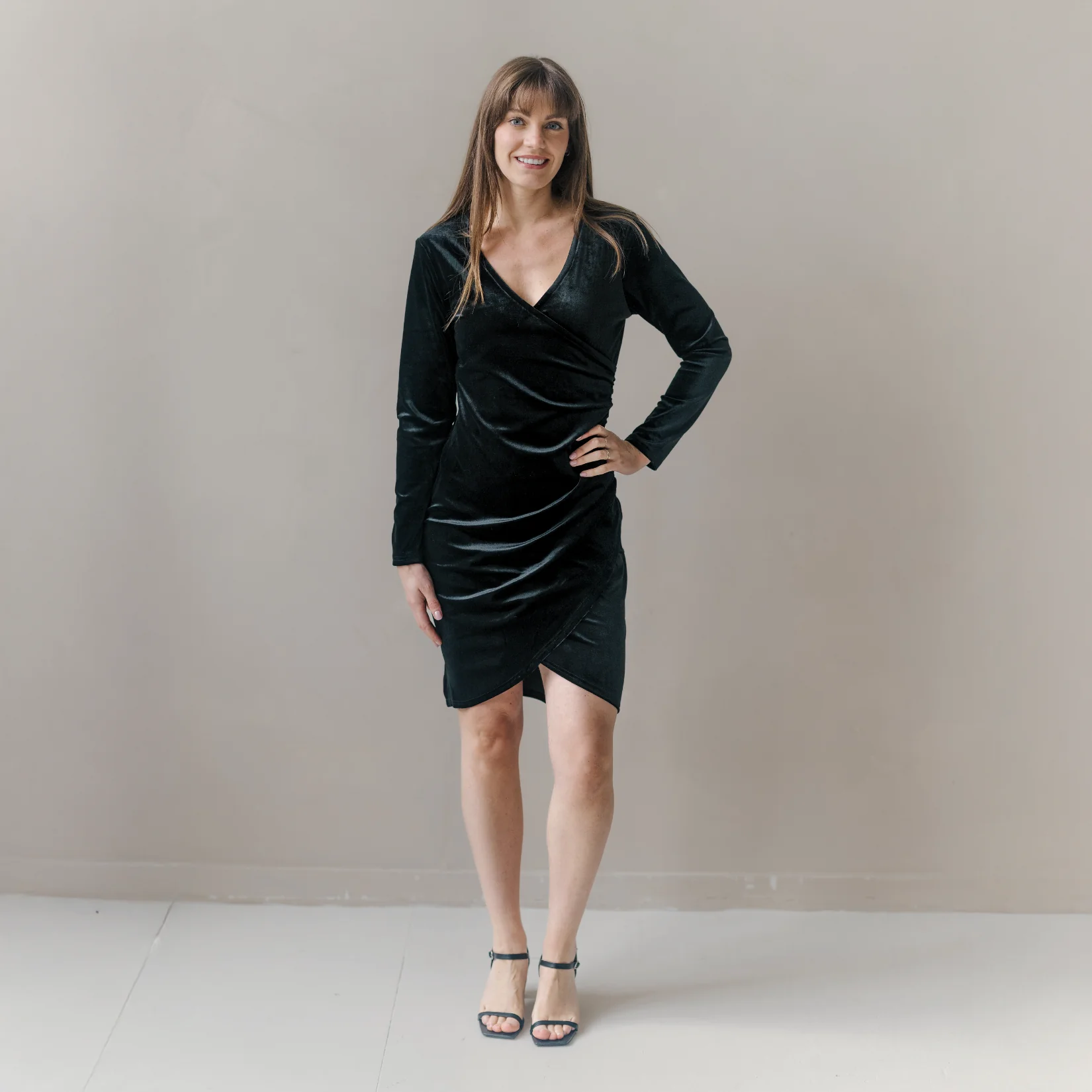 Paris Breastfeeding Velvet Dress Black – Image 7