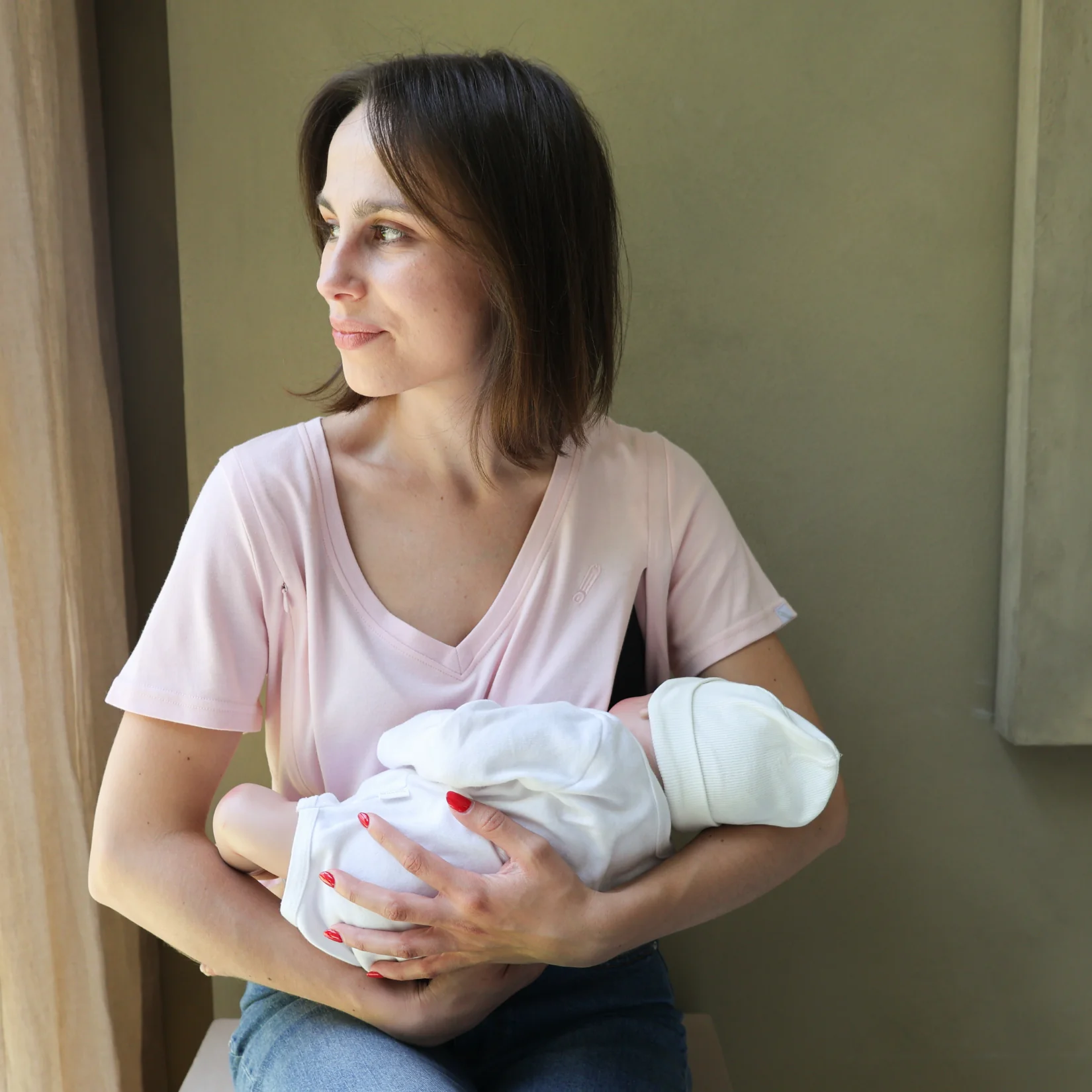 Breastfeeding T-Shirt V-Neck Pink – Image 4