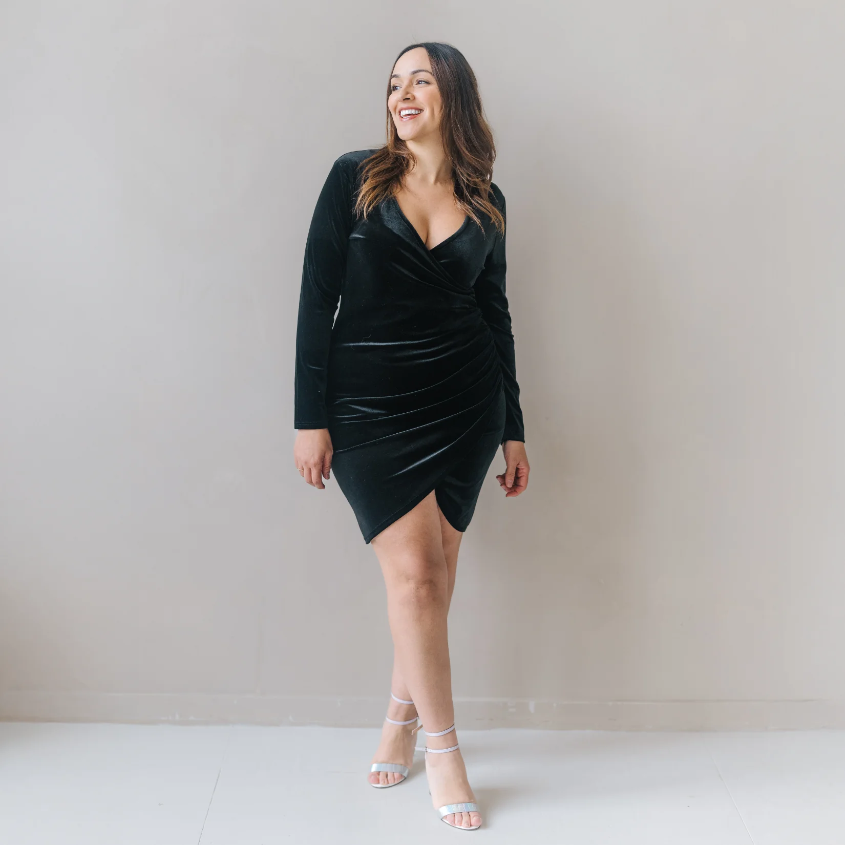 Paris Breastfeeding Velvet Dress Black – Image 4