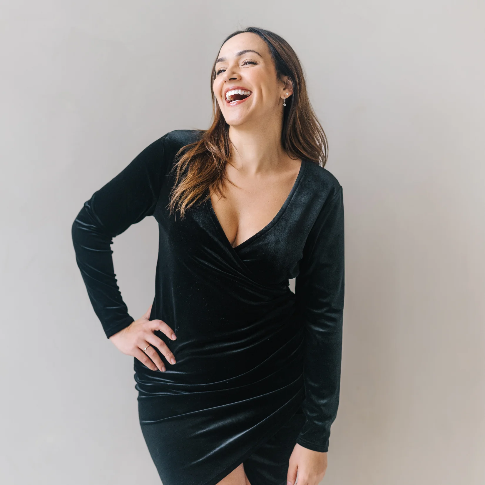 Paris Breastfeeding Velvet Dress Black – Image 6